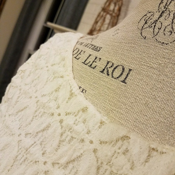 2/$20 DINAH BE Pretty Ivory lace top size Small S - Picture 3 of 5